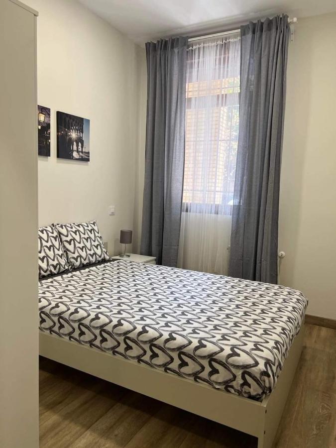 Pradalongo Apartment มาดริด ภายนอก รูปภาพ